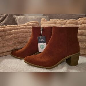 Universal Thread Women's Rust Ankle Booties